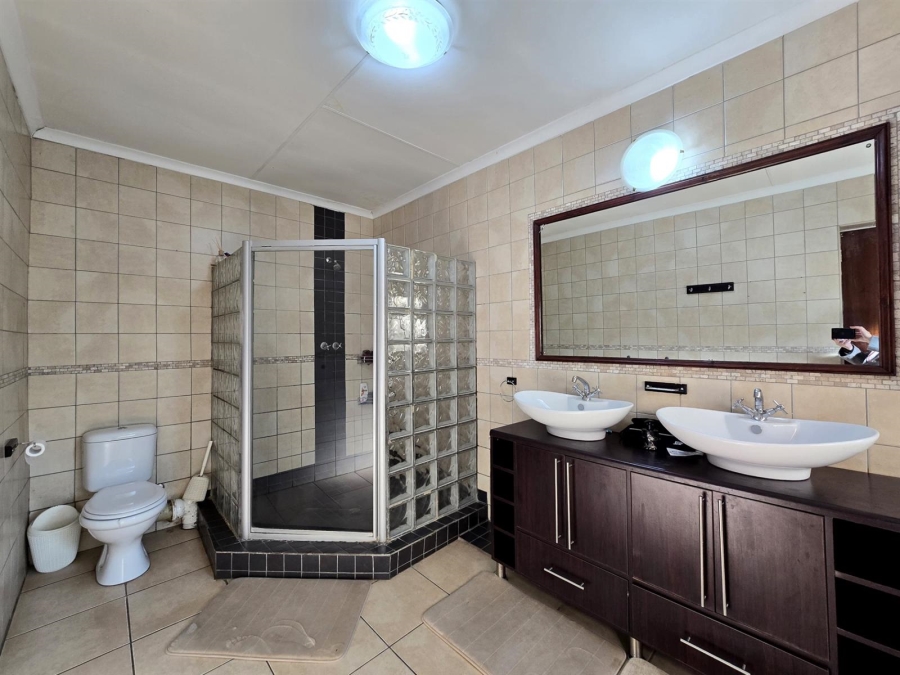 3 Bedroom Property for Sale in New Redruth Gauteng