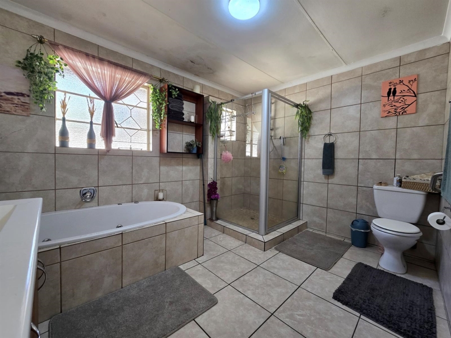 3 Bedroom Property for Sale in New Redruth Gauteng