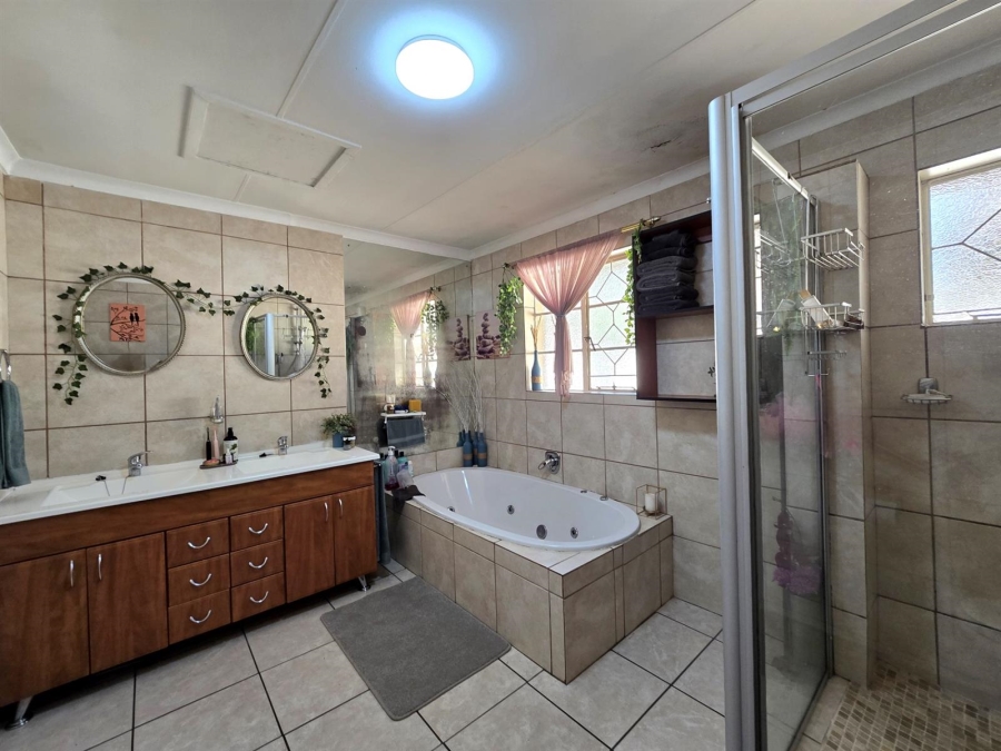 3 Bedroom Property for Sale in New Redruth Gauteng