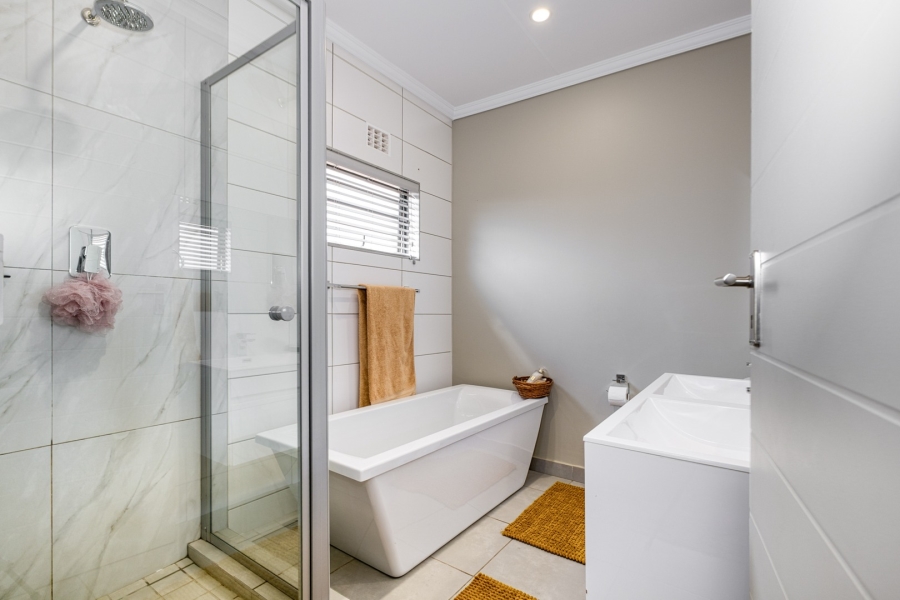 3 Bedroom Property for Sale in Lion Pride Gauteng