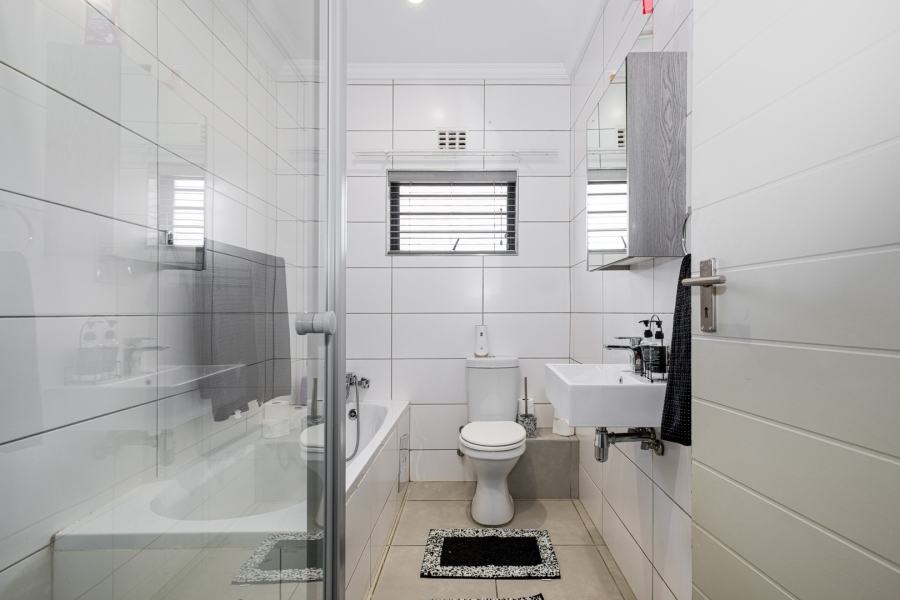 3 Bedroom Property for Sale in Lion Pride Gauteng