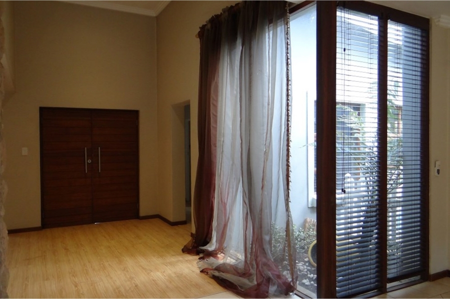 4 Bedroom Property for Sale in Midfield Estate Gauteng