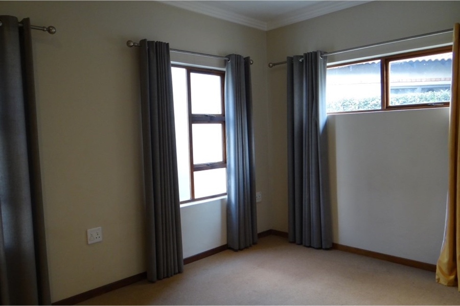 4 Bedroom Property for Sale in Midfield Estate Gauteng
