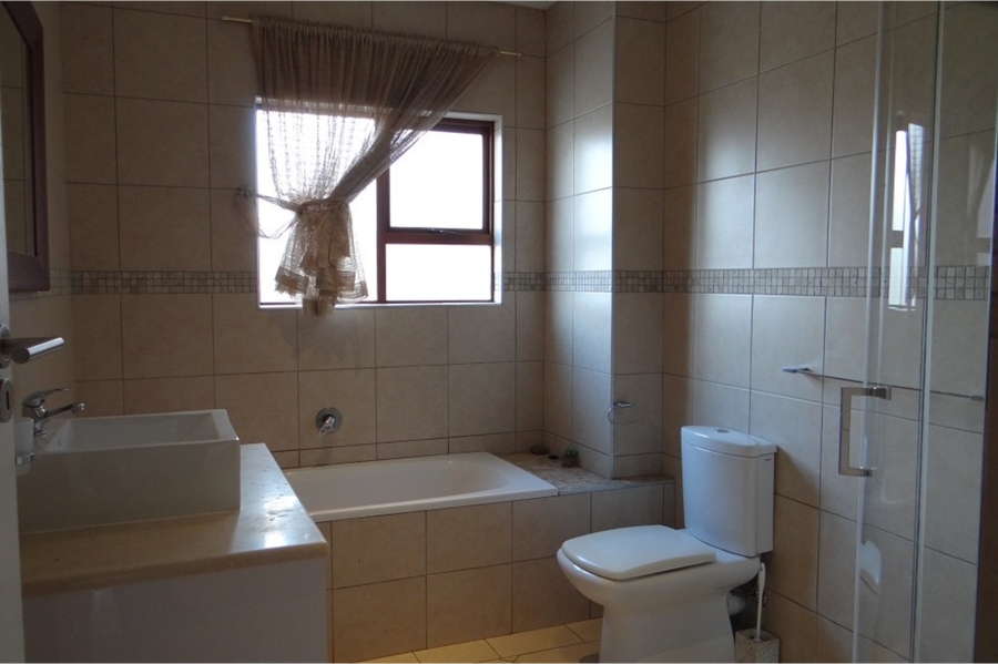 4 Bedroom Property for Sale in Midfield Estate Gauteng