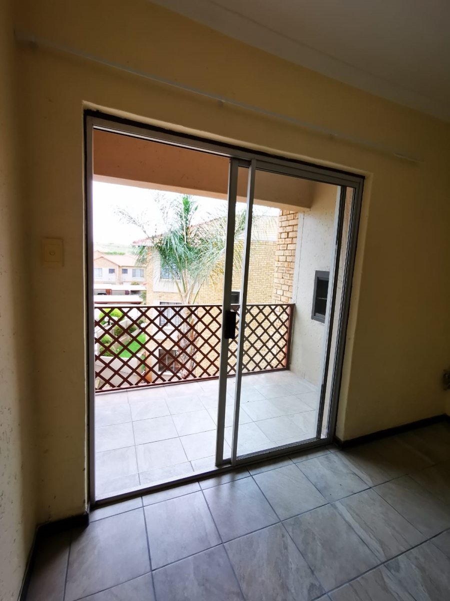 To Let 2 Bedroom Property for Rent in Noordheuwel Gauteng