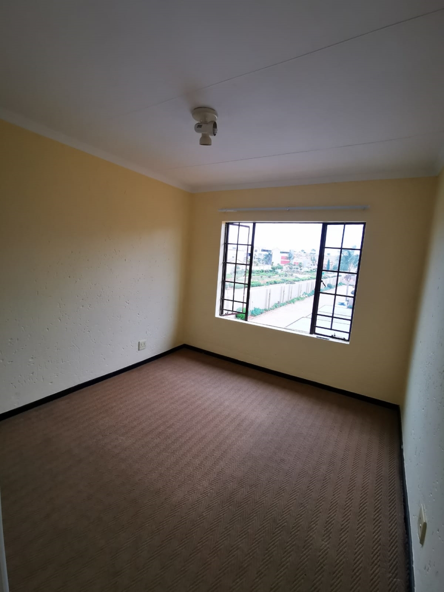 To Let 2 Bedroom Property for Rent in Noordheuwel Gauteng
