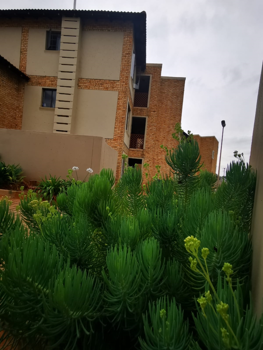 To Let 2 Bedroom Property for Rent in Noordheuwel Gauteng