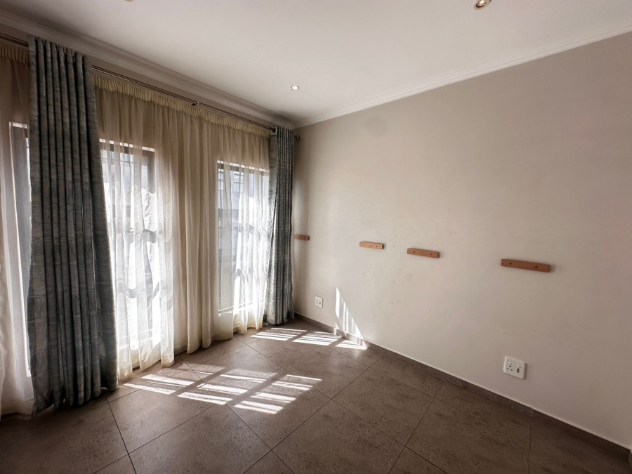 2 Bedroom Property for Sale in Raslouw Gauteng