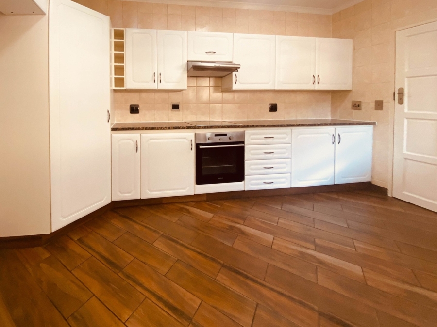 To Let 2 Bedroom Property for Rent in Magaliessig Gauteng