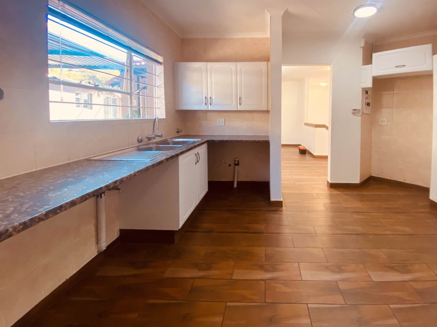 To Let 2 Bedroom Property for Rent in Magaliessig Gauteng