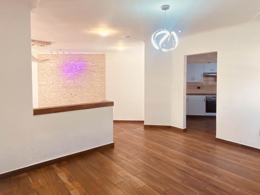 To Let 2 Bedroom Property for Rent in Magaliessig Gauteng