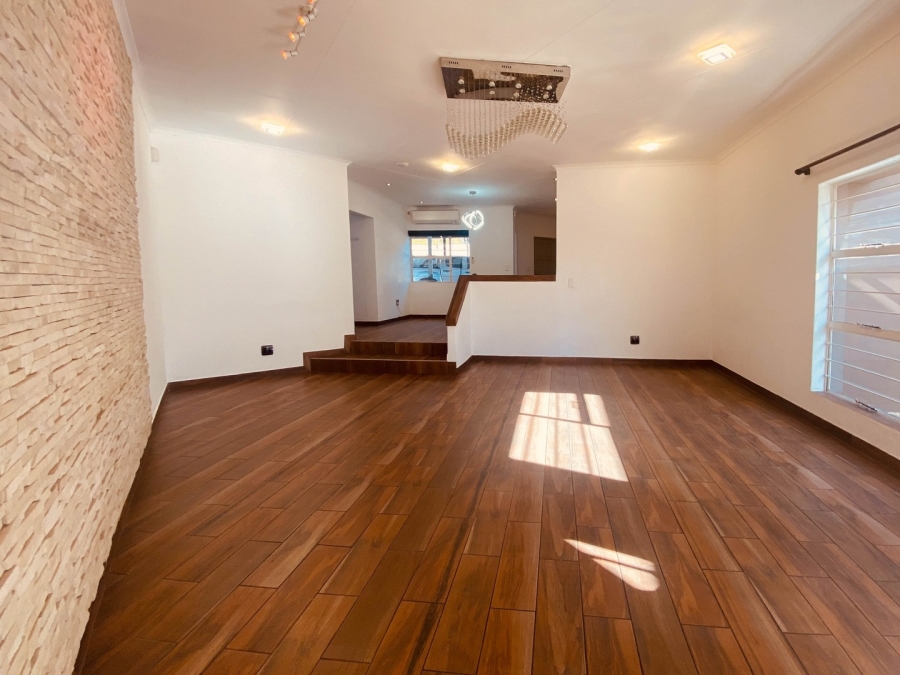 To Let 2 Bedroom Property for Rent in Magaliessig Gauteng