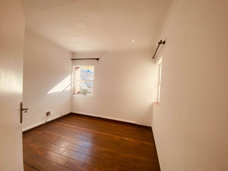 To Let 2 Bedroom Property for Rent in Magaliessig Gauteng