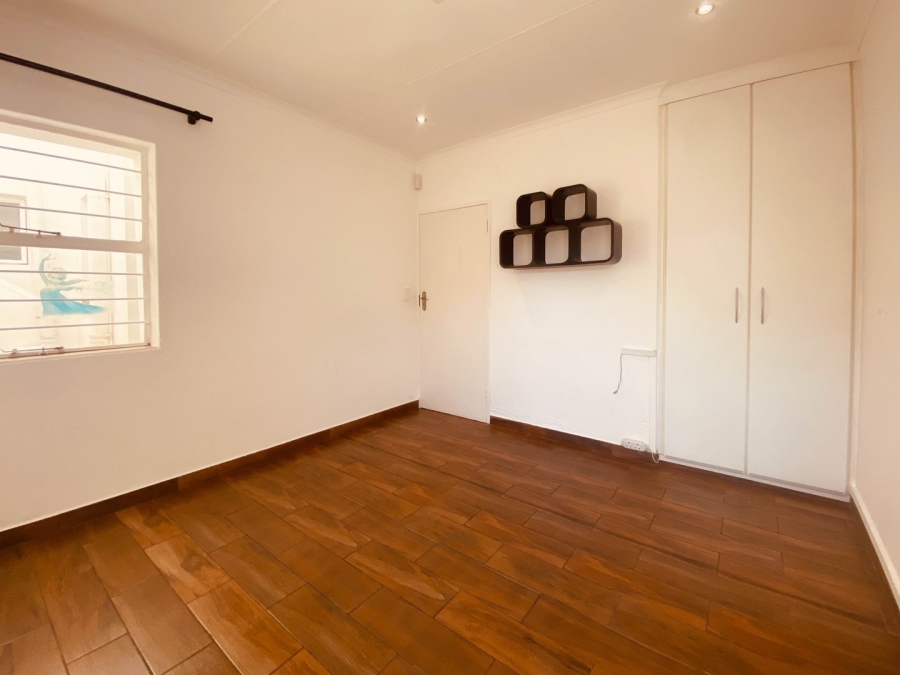 To Let 2 Bedroom Property for Rent in Magaliessig Gauteng