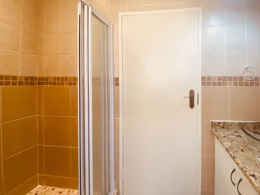 To Let 2 Bedroom Property for Rent in Magaliessig Gauteng