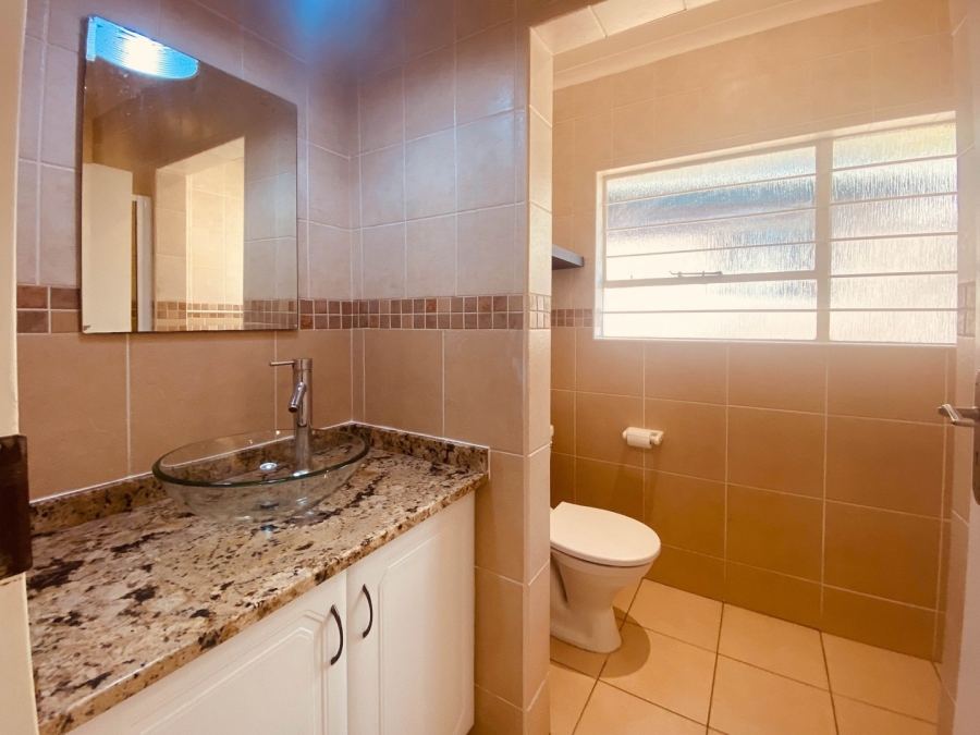 To Let 2 Bedroom Property for Rent in Magaliessig Gauteng