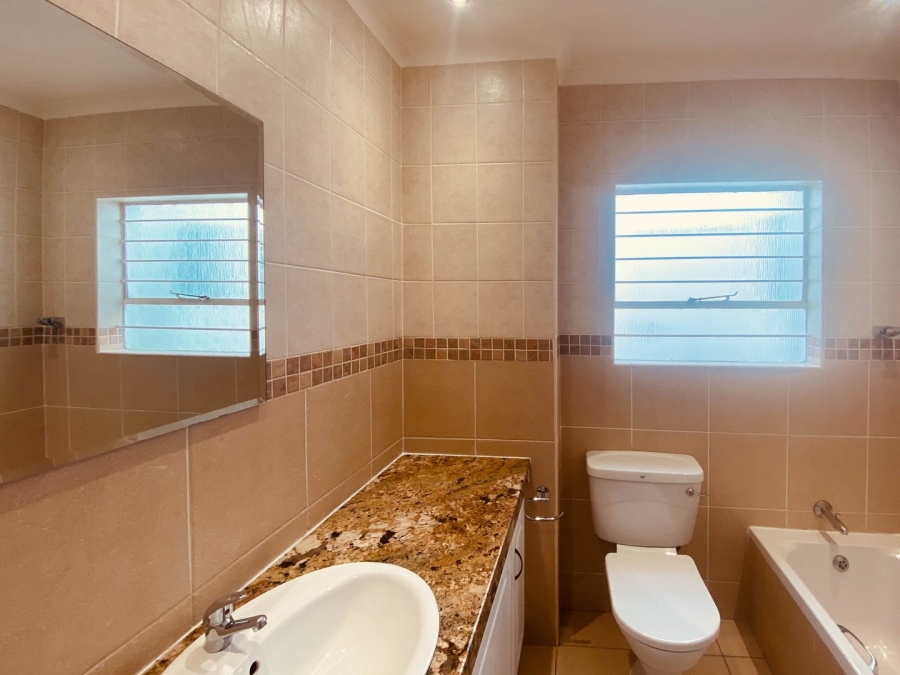 To Let 2 Bedroom Property for Rent in Magaliessig Gauteng