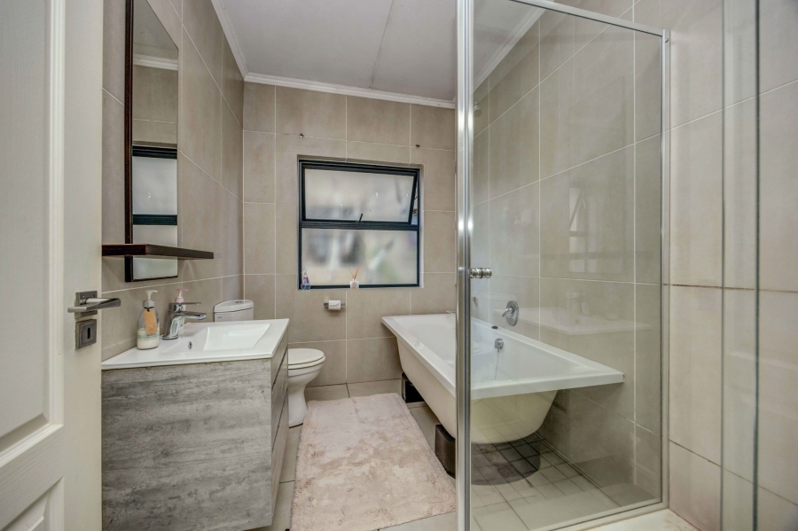 To Let 2 Bedroom Property for Rent in Fourways Gauteng