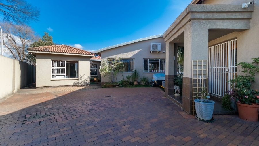 3 Bedroom Property for Sale in Farrarmere Gauteng