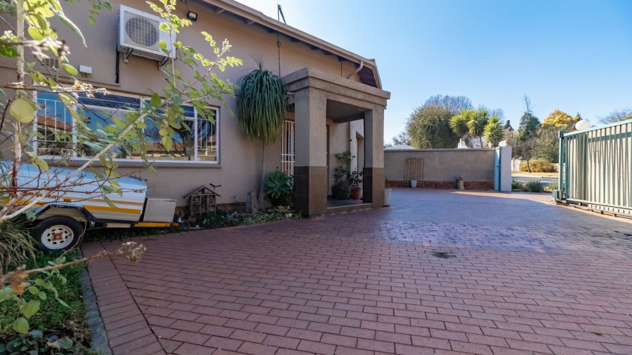 3 Bedroom Property for Sale in Farrarmere Gauteng