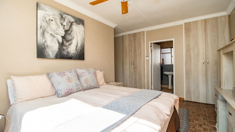 3 Bedroom Property for Sale in Farrarmere Gauteng