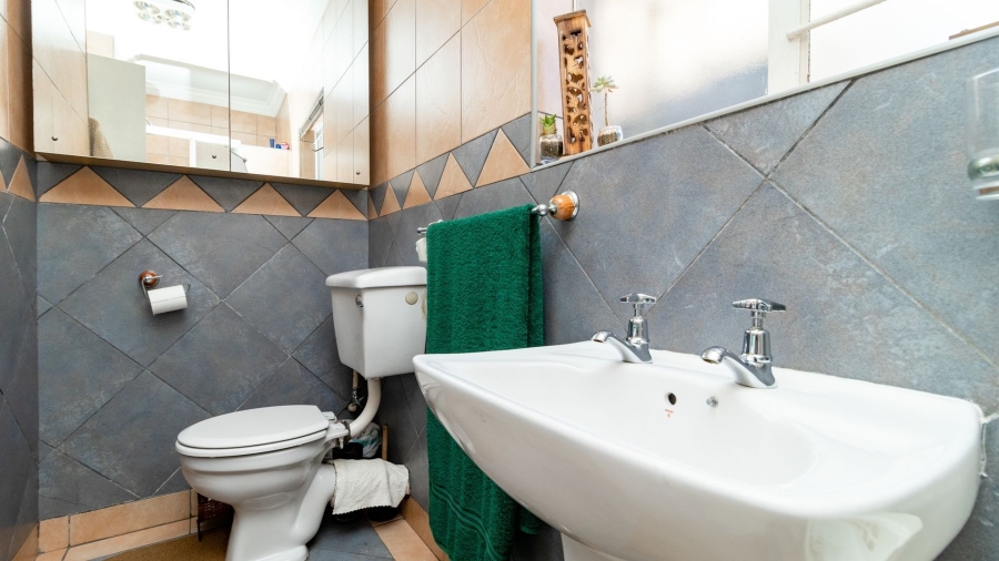 3 Bedroom Property for Sale in Farrarmere Gauteng
