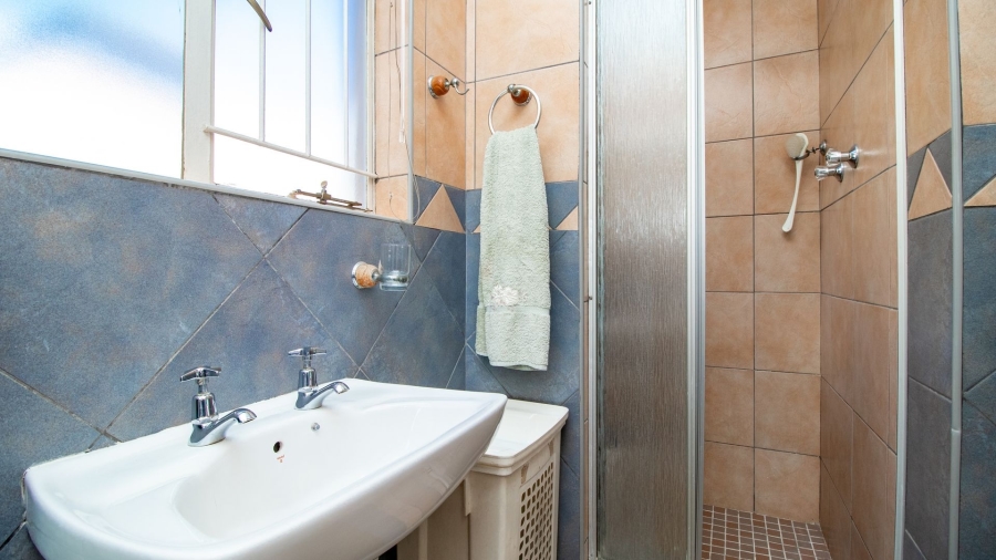 3 Bedroom Property for Sale in Farrarmere Gauteng