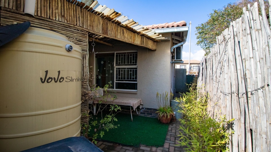 3 Bedroom Property for Sale in Farrarmere Gauteng