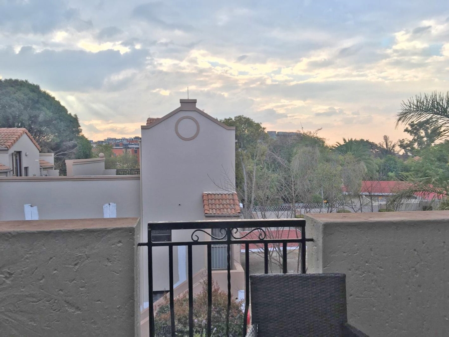 To Let 2 Bedroom Property for Rent in Waverley Gauteng