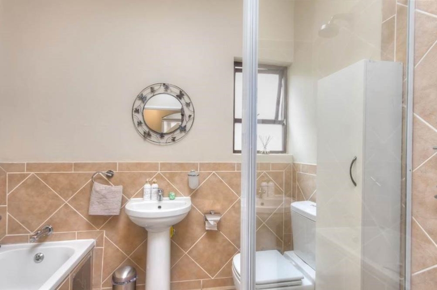 To Let 2 Bedroom Property for Rent in Waverley Gauteng