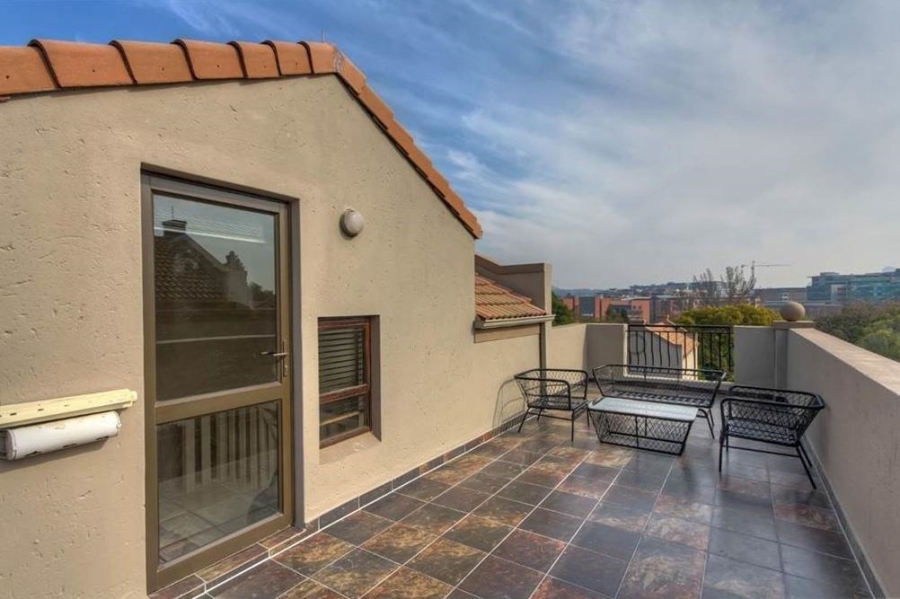 To Let 2 Bedroom Property for Rent in Waverley Gauteng
