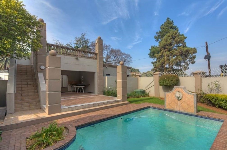 To Let 2 Bedroom Property for Rent in Waverley Gauteng