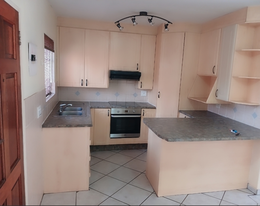 To Let 3 Bedroom Property for Rent in Strubensvallei Gauteng
