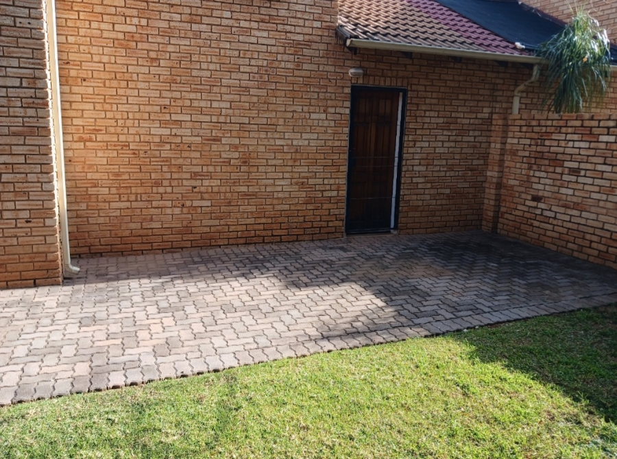 To Let 3 Bedroom Property for Rent in Strubensvallei Gauteng