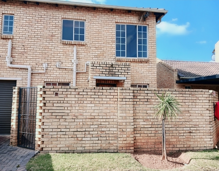 To Let 3 Bedroom Property for Rent in Strubensvallei Gauteng