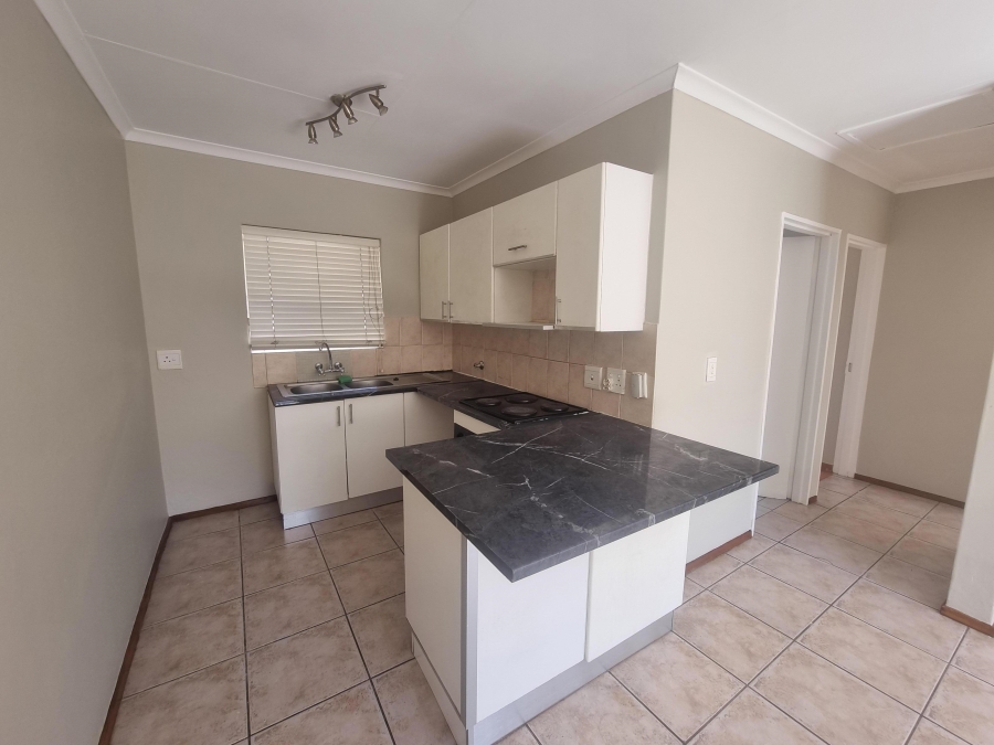To Let 2 Bedroom Property for Rent in Honeydew Ridge Gauteng