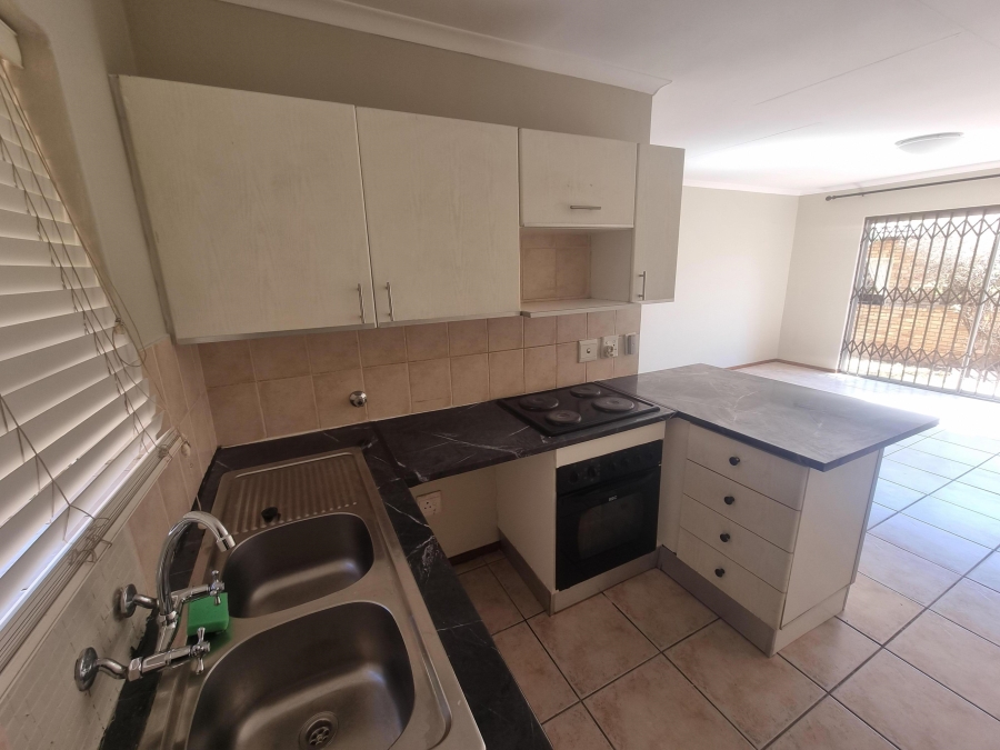 To Let 2 Bedroom Property for Rent in Honeydew Ridge Gauteng