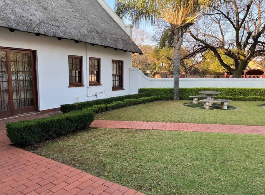 5 Bedroom Property for Sale in Waverley Gauteng