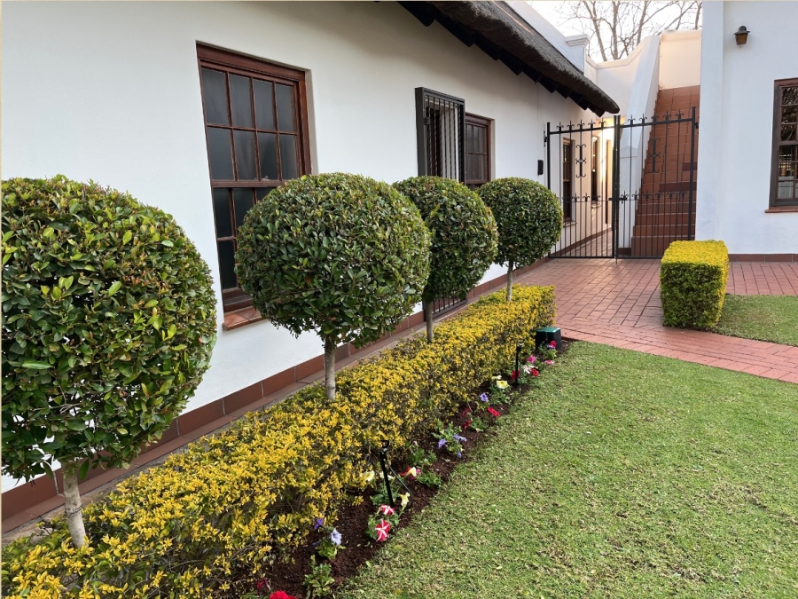 5 Bedroom Property for Sale in Waverley Gauteng