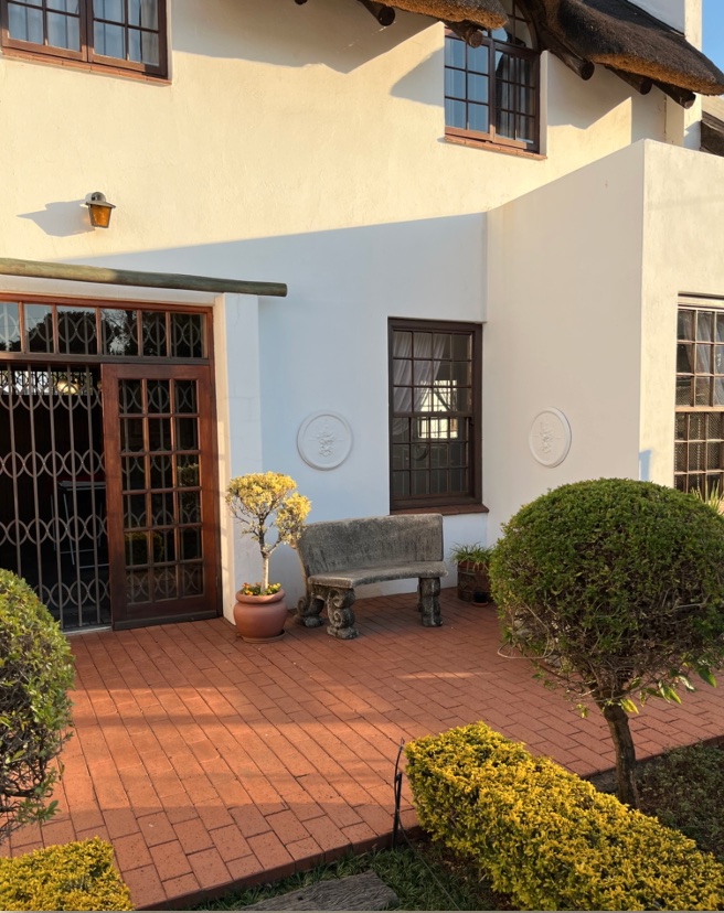 5 Bedroom Property for Sale in Waverley Gauteng