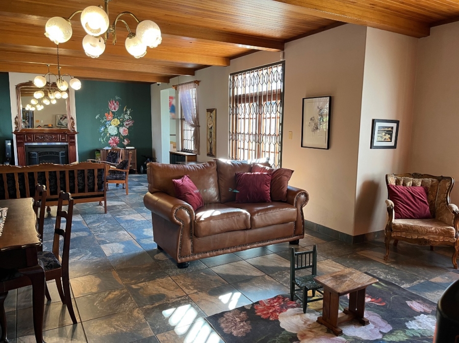 5 Bedroom Property for Sale in Waverley Gauteng