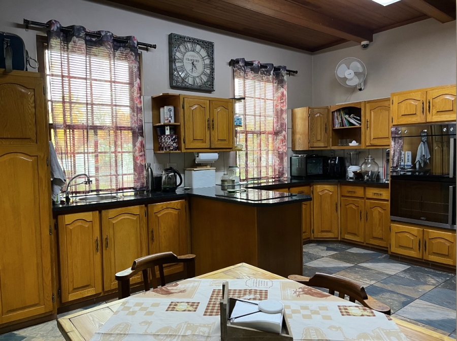 5 Bedroom Property for Sale in Waverley Gauteng
