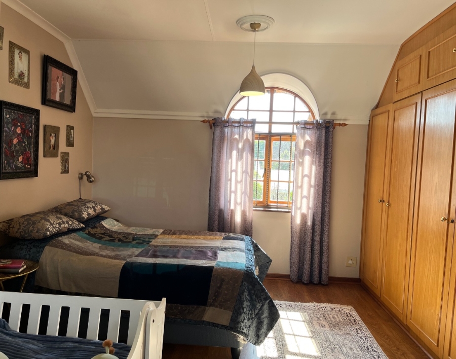 5 Bedroom Property for Sale in Waverley Gauteng