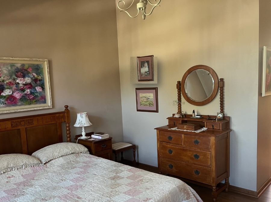 5 Bedroom Property for Sale in Waverley Gauteng