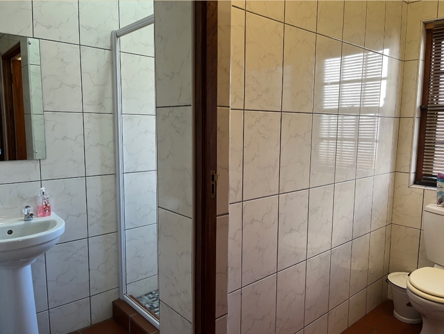 5 Bedroom Property for Sale in Waverley Gauteng