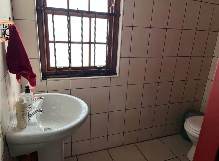 5 Bedroom Property for Sale in Waverley Gauteng