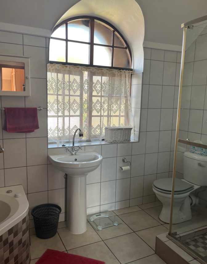 5 Bedroom Property for Sale in Waverley Gauteng