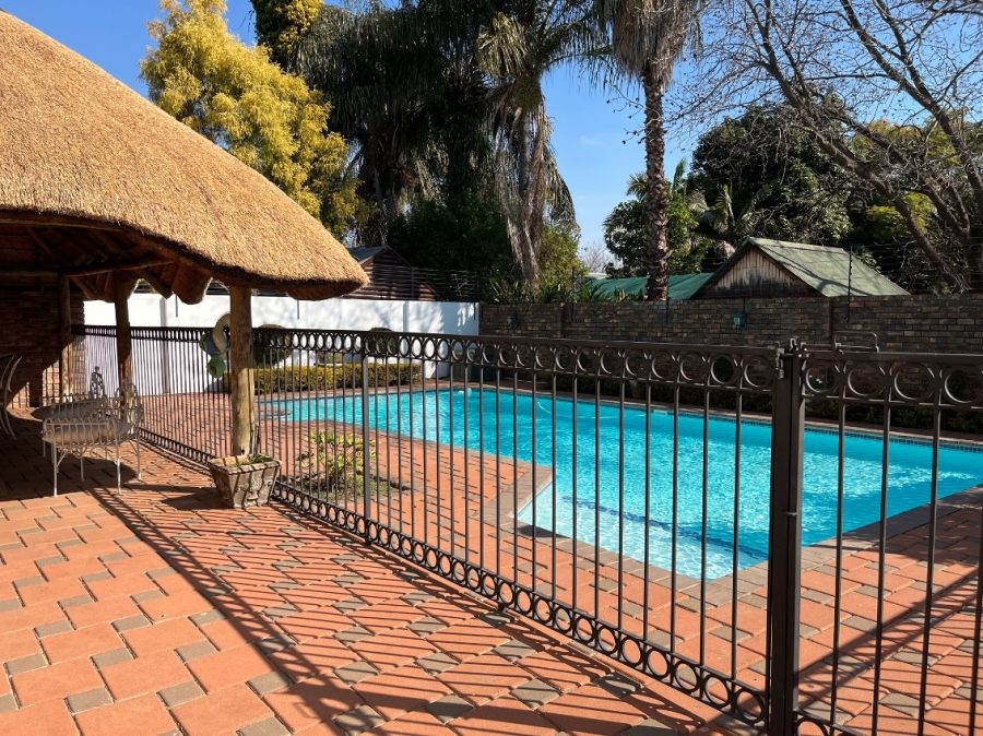 5 Bedroom Property for Sale in Waverley Gauteng