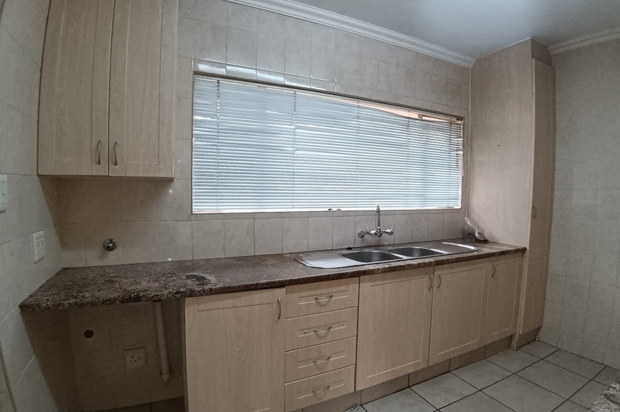 To Let 2 Bedroom Property for Rent in Paulshof Gauteng