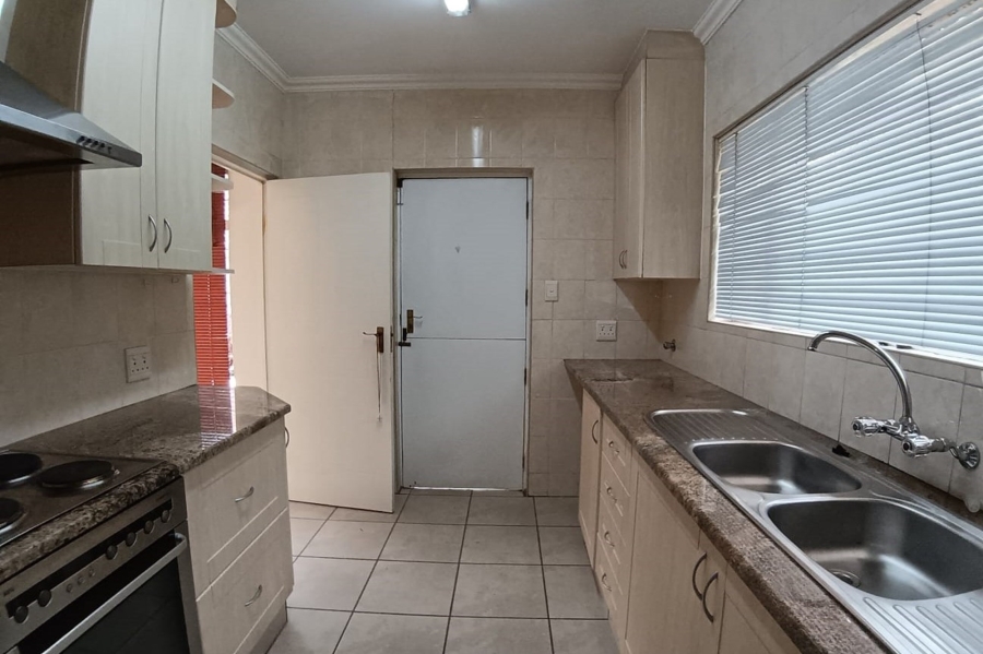To Let 2 Bedroom Property for Rent in Paulshof Gauteng
